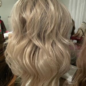 Elegant Blonde Wavy Hair Wig